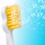 edel+white Sonic Generation Health Suite - Le couteau suisse des soins bucco-dentaires - recommandé par les plus grands professionnels dentaires. Brosse à dents électrique, blanche / dorée. Très bonne performance de brossage. Tête de brosse à effet hydrodynamique, nettoie également entre les dents. 