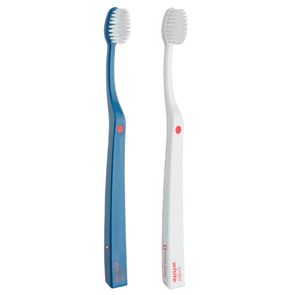 edel+white Duo Flosserbrush Ultrasoft, SWISS logo, 2 caps, PET box – Leicht, flexibel und mit ultrasanften, konischen Borsten. Abbildung dunkelblau und weiss