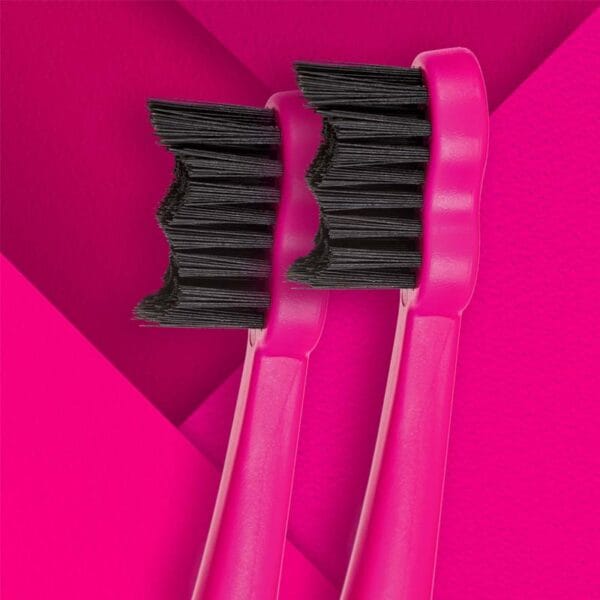 megasmile Sonic Black Whitening II Têtes de brosse de rechange Shocking Pink - avec des poils de charbon actif pour un blanchiment des dents en douceur. Image rose. 