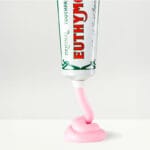 Dentifrice Euthymol Original - Soin buccal sans fluor avec un goût unique et une couleur rose. Produit Image dentifrice rose 