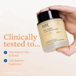 belif Super Knights Multi Vitamin Sleeping Mask 75ml Imagebild Creme offen, gelber Hintergrund – Aufhellende Nachtcreme mit Vitamin C, E, B3 & B12 für strahlende Haut am Morgen. Infografik "Clinically tested to.."