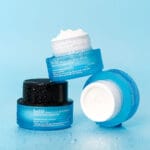 belif Moisturizing Eye Bomb 25ml - Eye cream with peptides, bakuchiol & caffeine against wrinkles & dark circles. Image image blue background. 