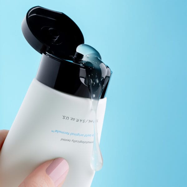 belif Jelly-to-Foam Cleanser 160ml - Nettoyant visage doux à l'acide hyaluronique & aux herbes. Produit, couvercle ouvert et gel visible. 