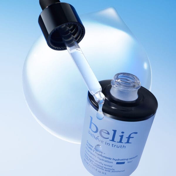 belif Super Drops Multi-7 Hyaluronic Hydrating Serum 30ml – Intensives Feuchtigkeitsserum mit 7-facher Hyaluronsäure und Panthenol. Imagebild Drop mit Pipette.
