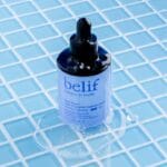 belif Super Drops Multi-7 Hyaluronic Hydrating Serum 30ml – Intensives Feuchtigkeitsserum mit 7-facher Hyaluronsäure und Panthenol. Imagebild Plättliboden.