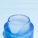 belif Jelly-Pudding Overnight Mask 75ml - Masque de nuit à l'acide hyaluronique & niacinamide pour une hydratation intense. Image, crème sans couvercle. 