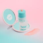 belif Mint Plumper Lipcerin 15ml – Aufpolsternder Lippenbalsam & Maske mit Minze, Peptiden und Multi-Vitamin-Komplex. Abbildung Lippenbalsam, rosa Inhalt und Schminkspiegel.