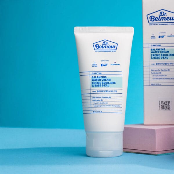 Dr. Belmeur Balancing Water Cream - crème hydratante légère pour peaux grasses et sensibles, régule le sébum et hydrate. Image du produit sur fond bleu. 
