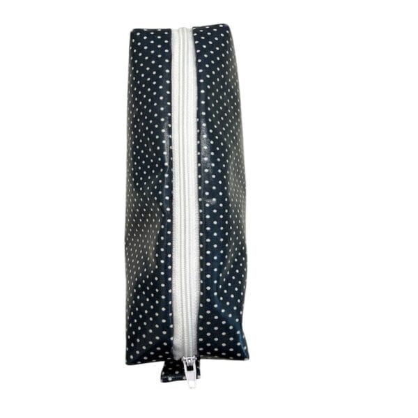 Kosmetiktasche in marineblau/weiss handgemacht Grösse 22x7x5cm Ansicht oben geschlossen